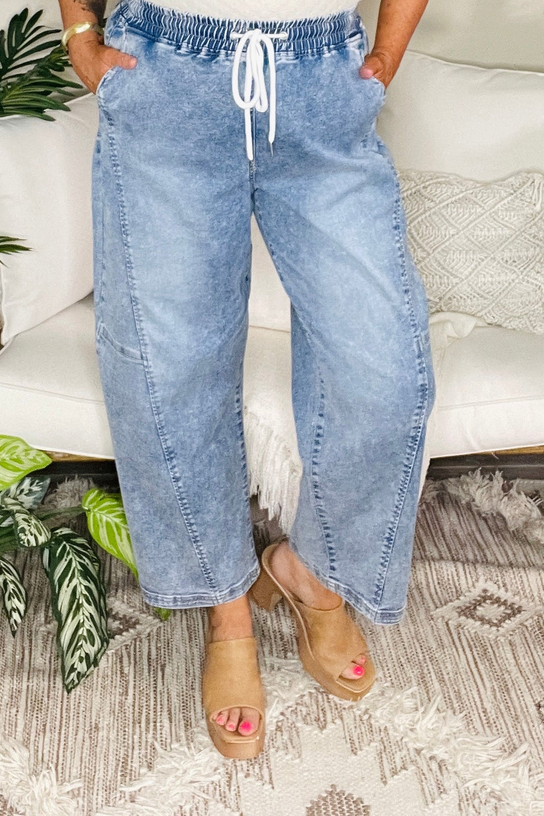 Easy Street Barrel Jeans - J077DN