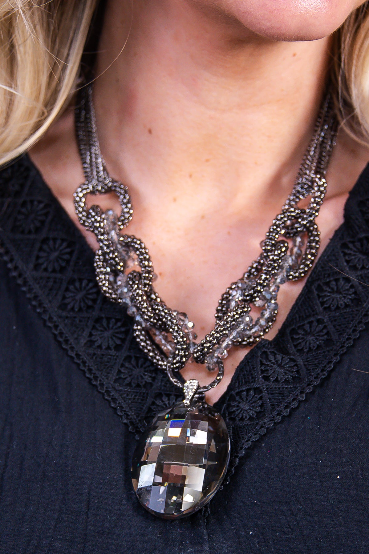 Pewter/Black Chain Link Glass Pendant Necklace - NEK4287PW