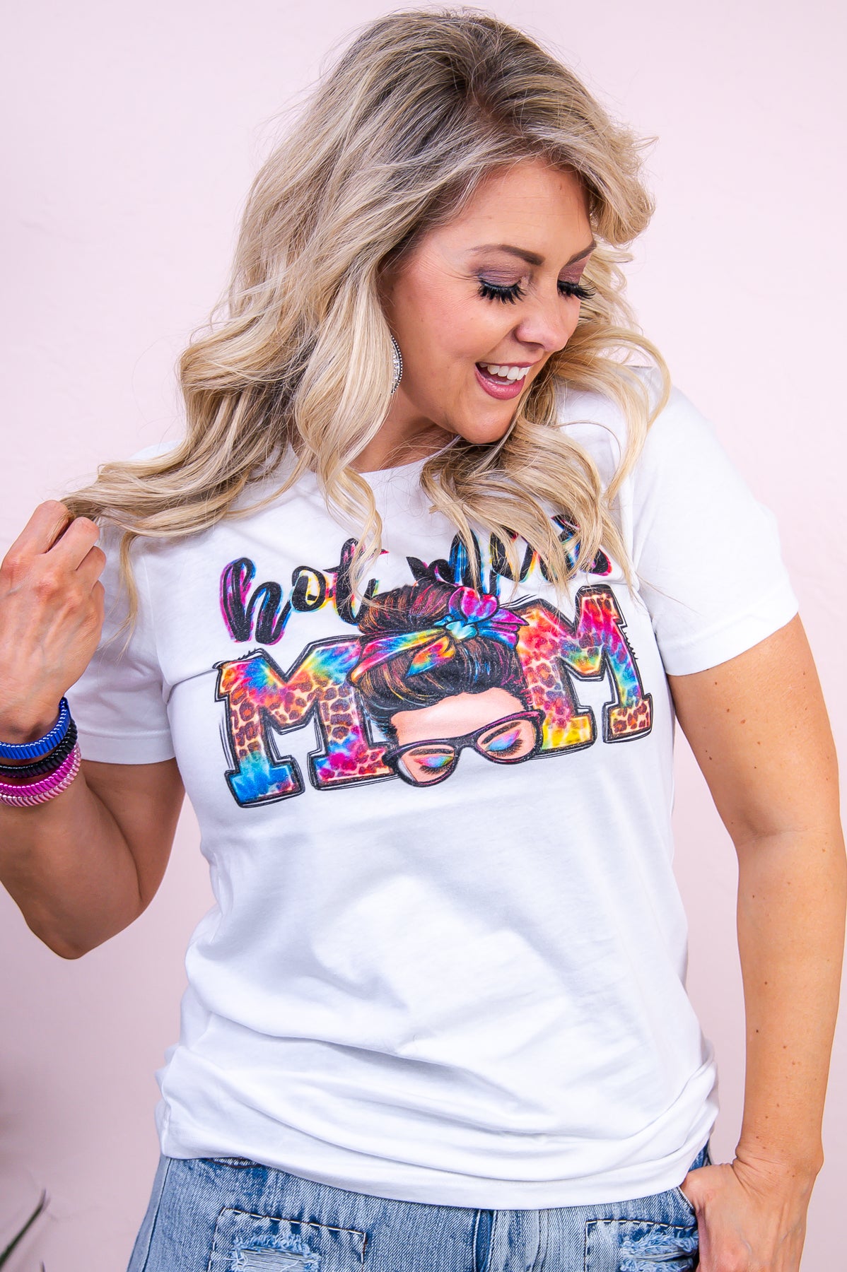 Hot Mess Mom White Graphic Tee - A3324WH