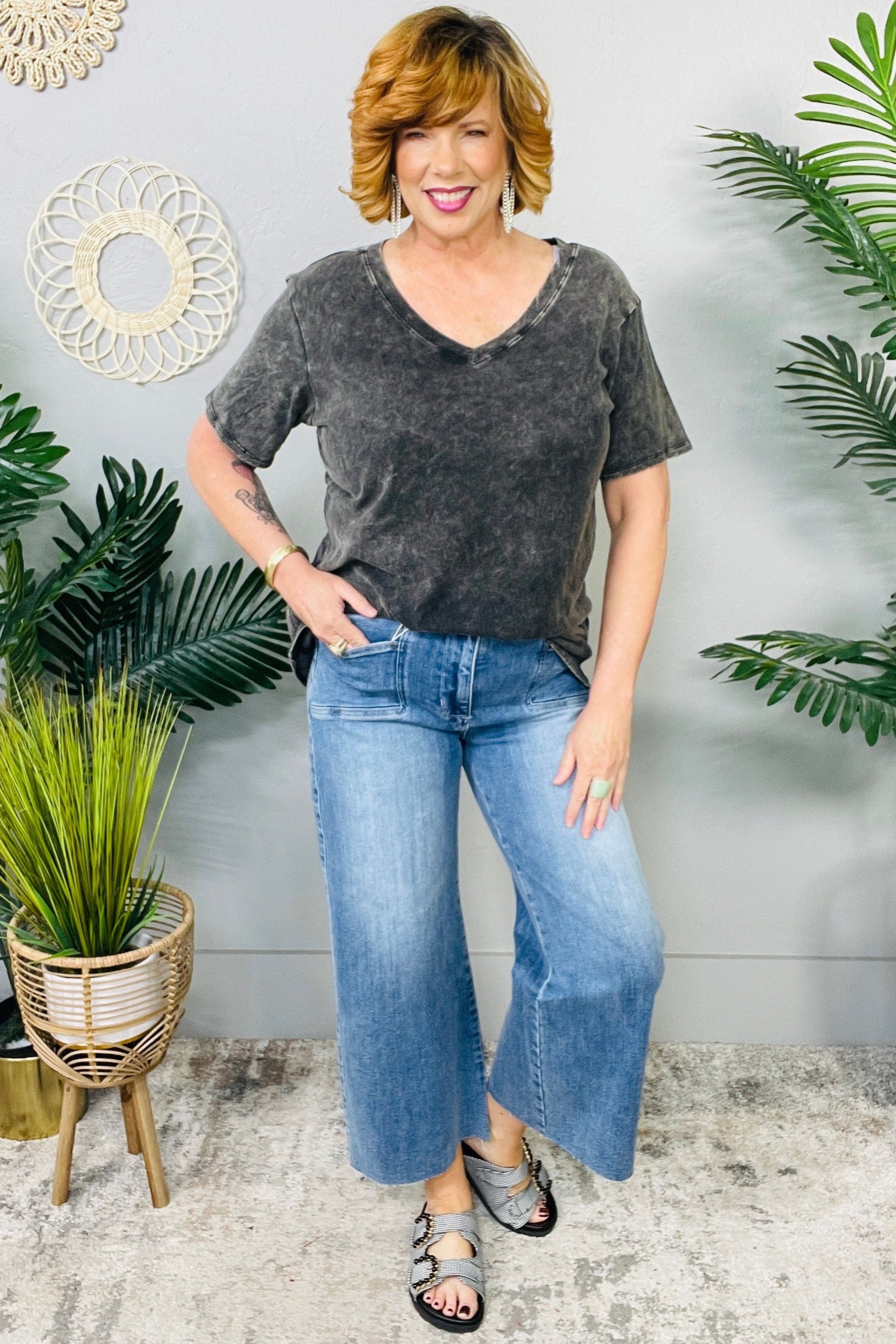 Easy Days Washed Short Sleeve V-Neck Top T11258BK