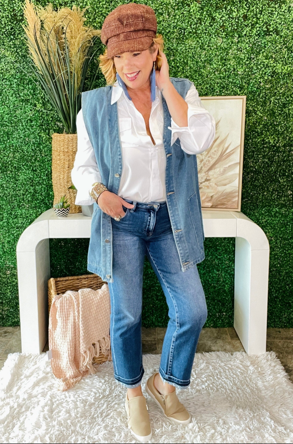 Nicole Mid Rise Ankle Straight Cuffed Jeans - J052DN