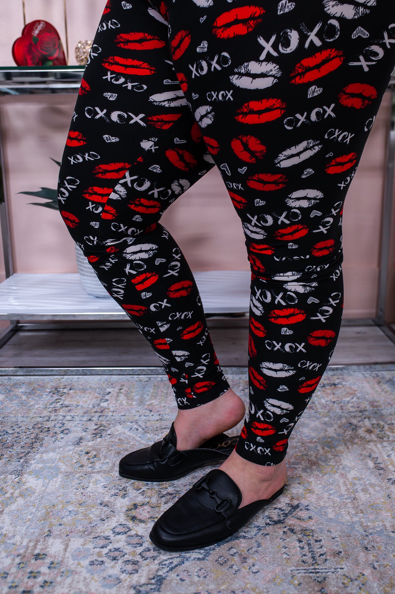 Black/Red/White Xoxo/Lips Printed Wide Band Leggings (Sizes 12-18) - L