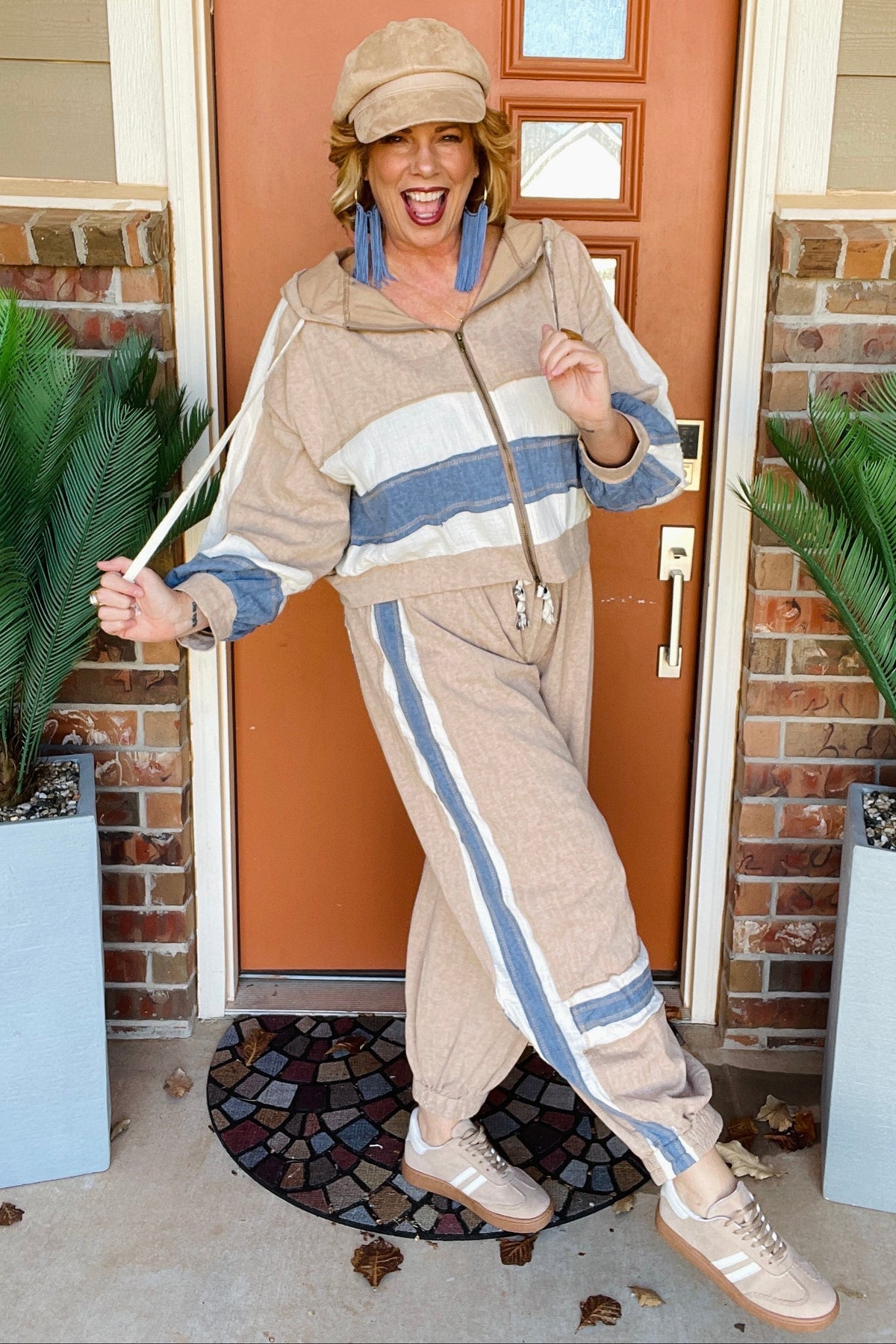 Up And Running Latte Hooded Outer - OT047LA