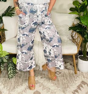 Weekend Wanderer Camouflage Print Pants