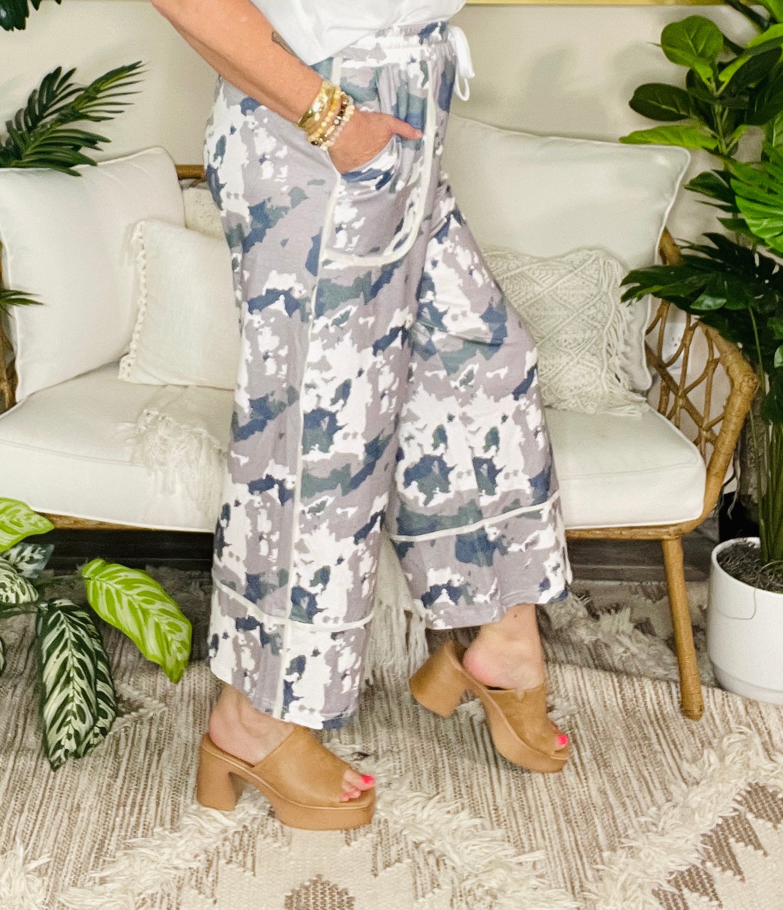Weekend Wanderer Camouflage Print Pants