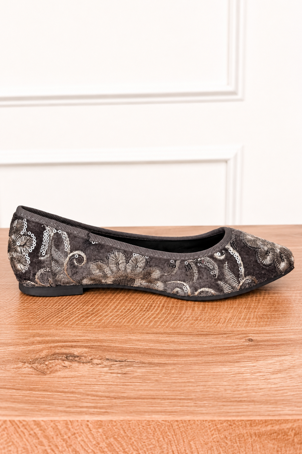 Yuna Flats in Grey