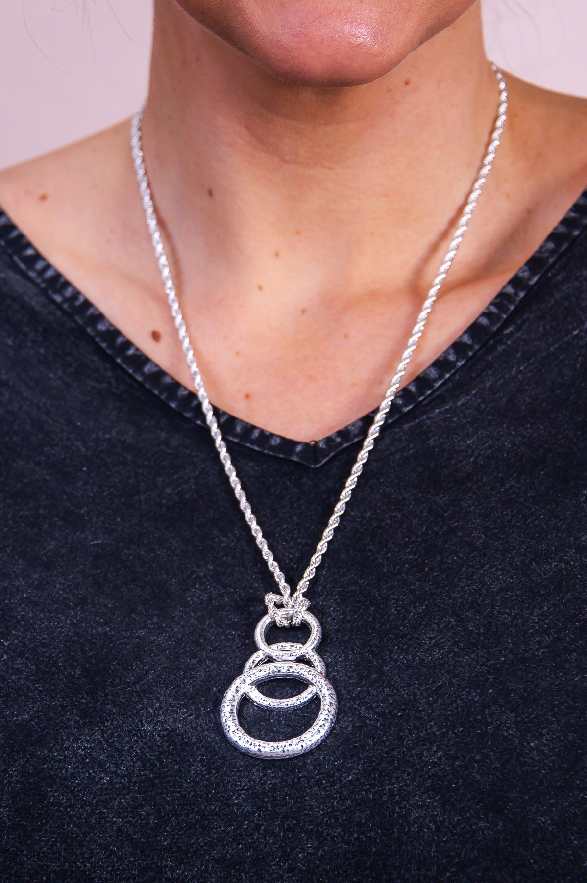Silver Triple Circle Chain Link Necklace - NEK4307SI