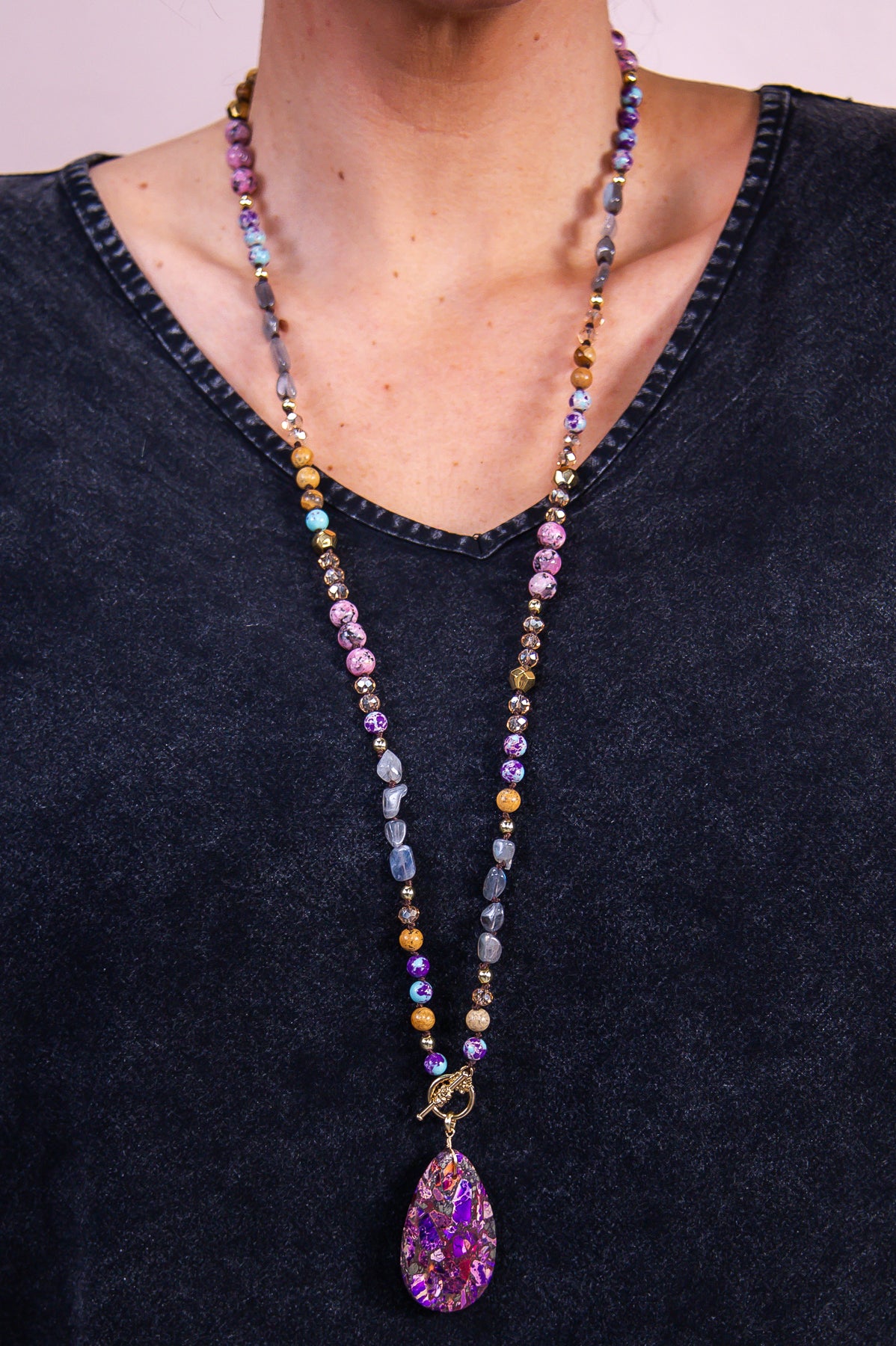 Purple/Multi Color Beaded Pendant Necklace - NEK4309PU