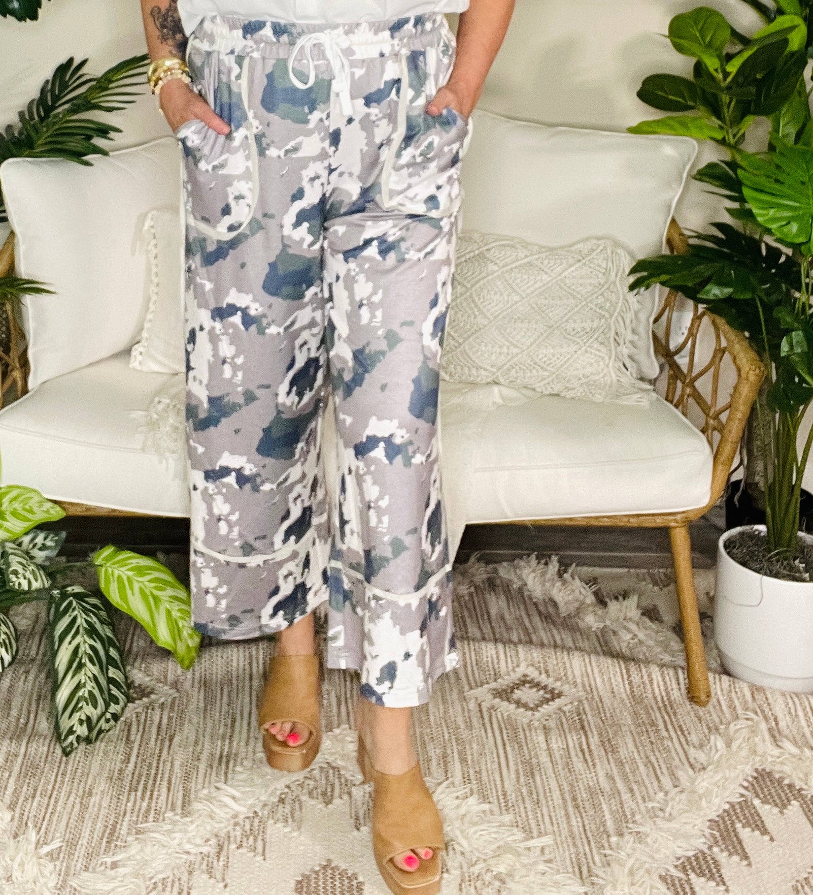 Weekend Wanderer Camouflage Print Pants