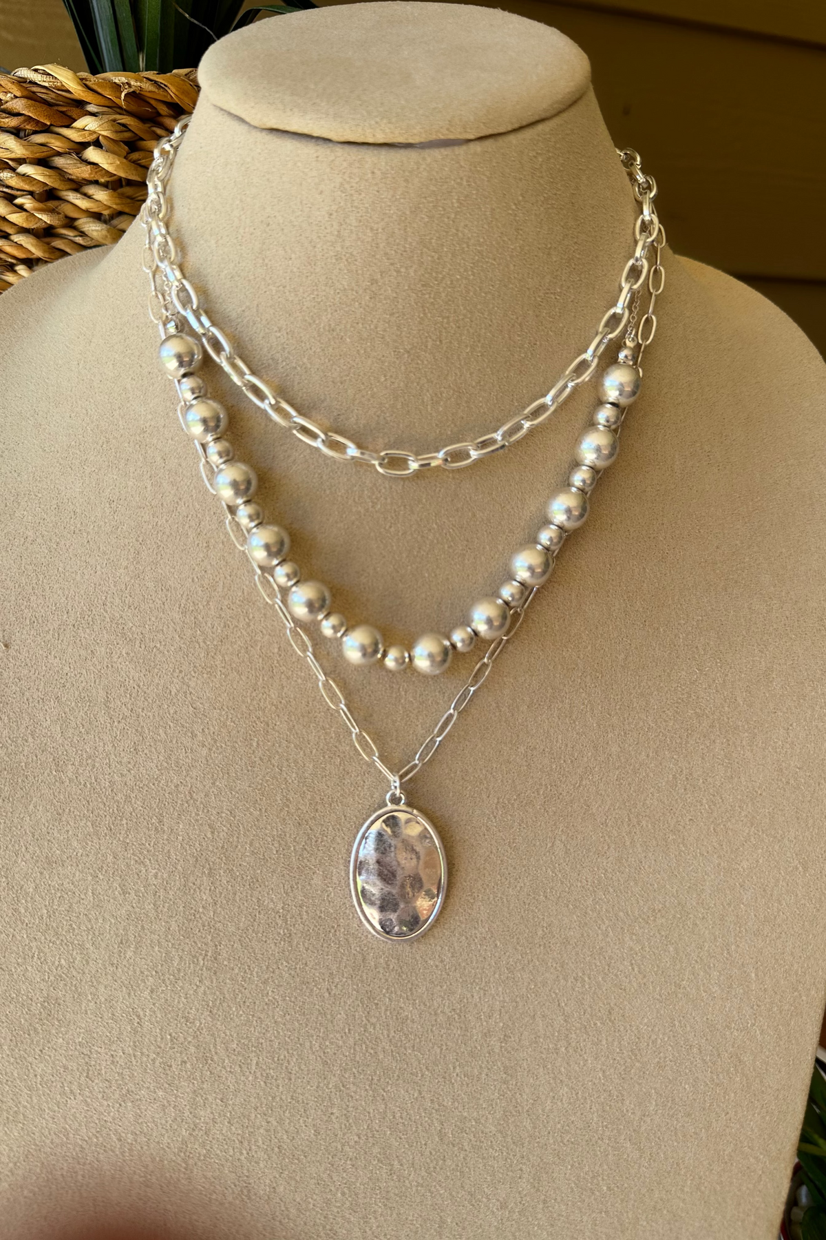 Hammered Oval Pendant Necklace - N051SI