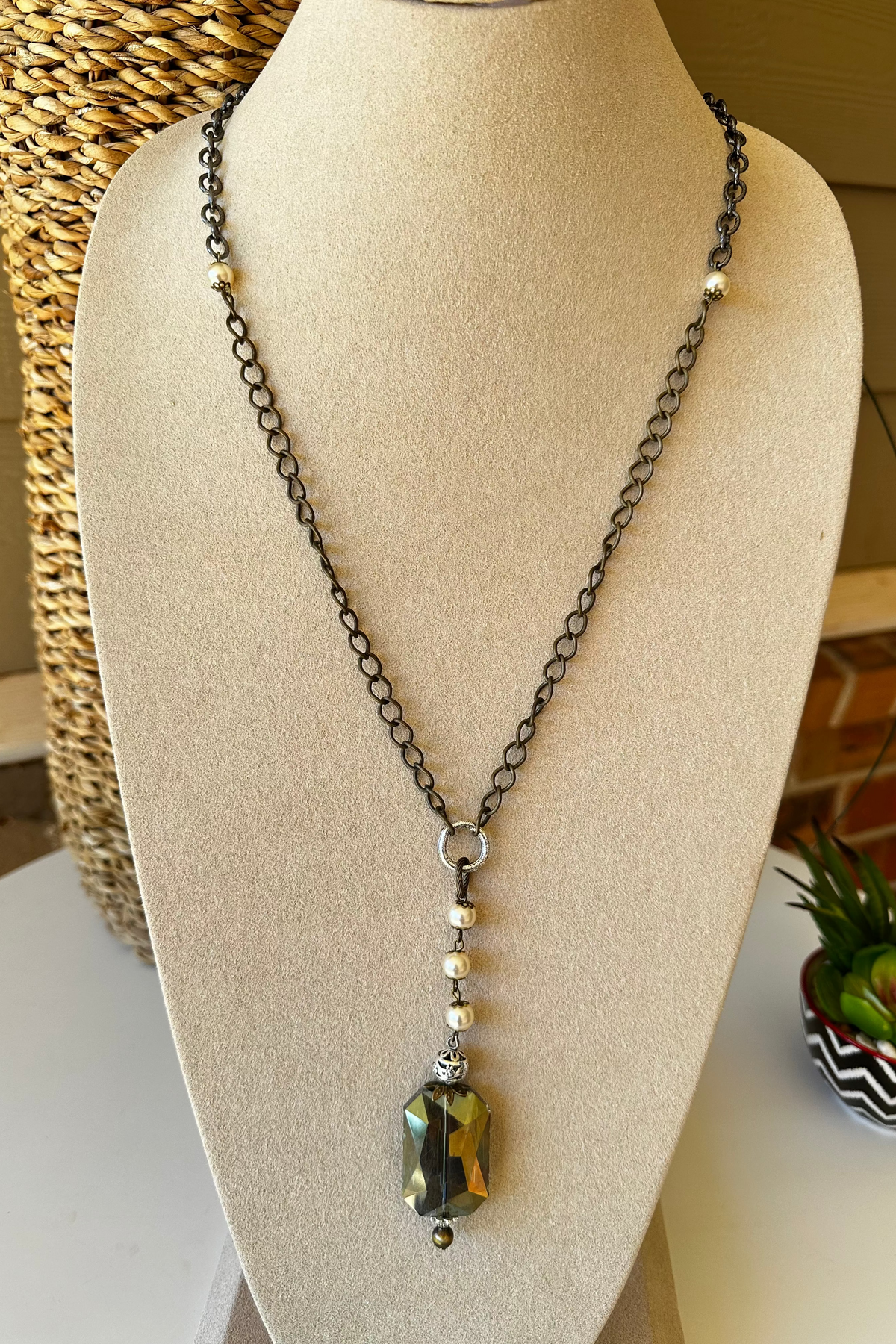 Mixed Chain With Pearl Links & Glass Drop - N043PR