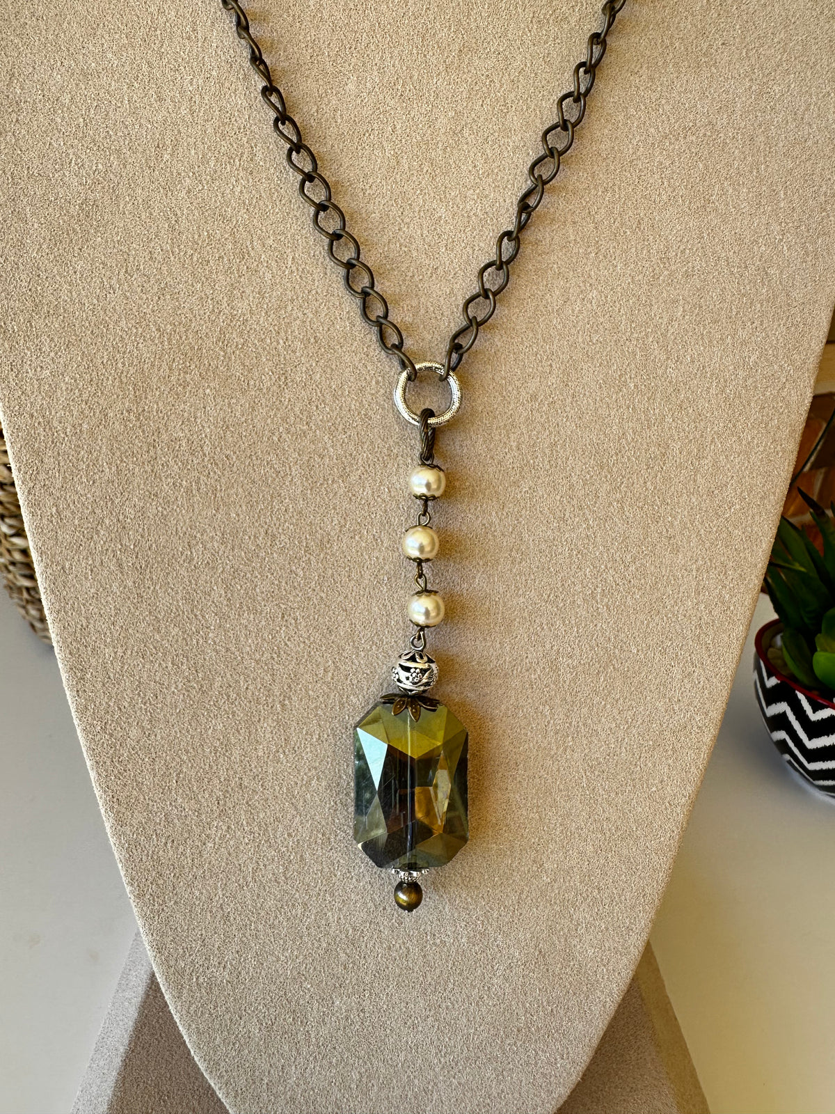 Mixed Chain With Pearl Links & Glass Drop - N043PR