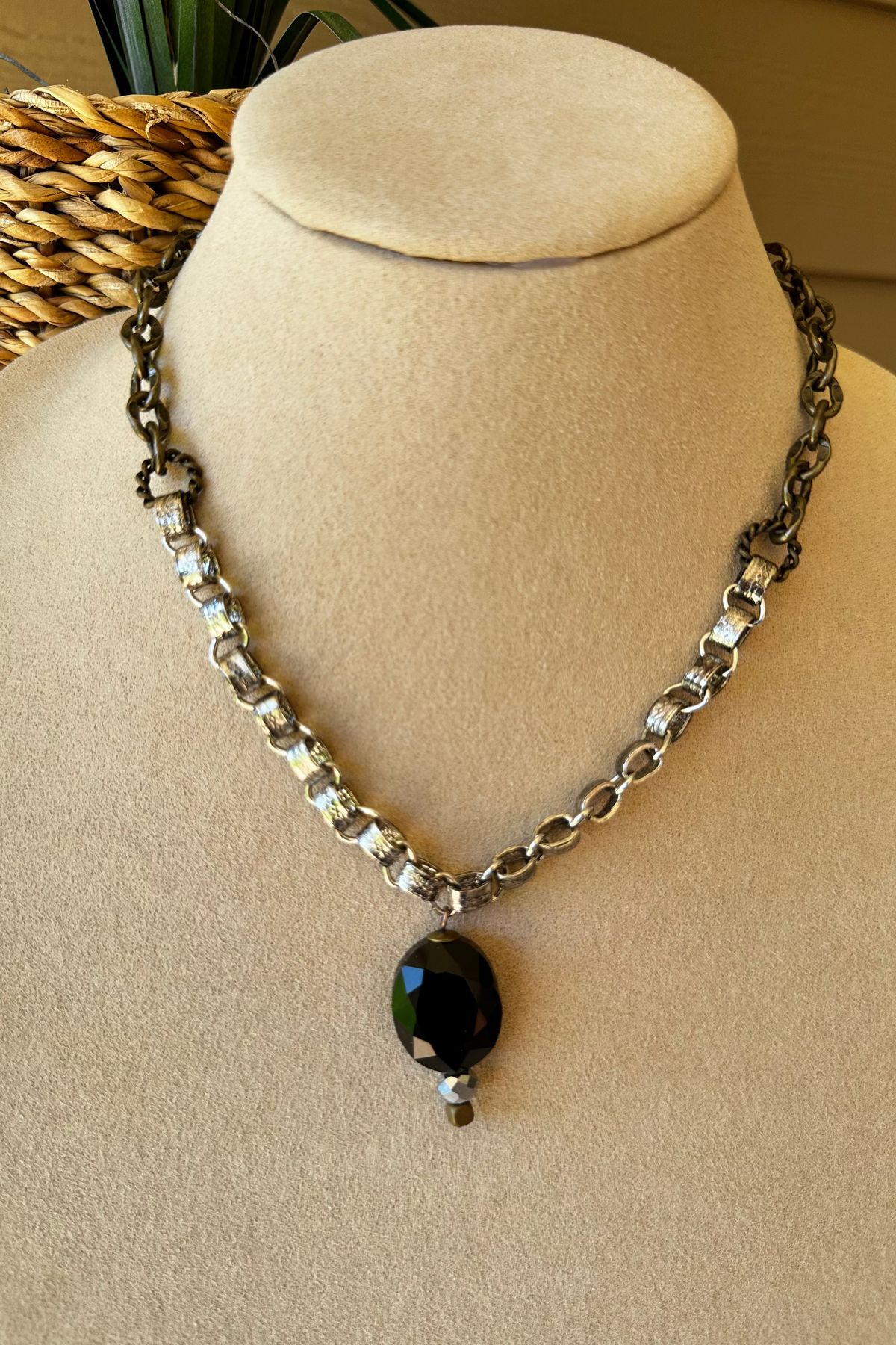 Black Pendant Chain Necklace - N037BK