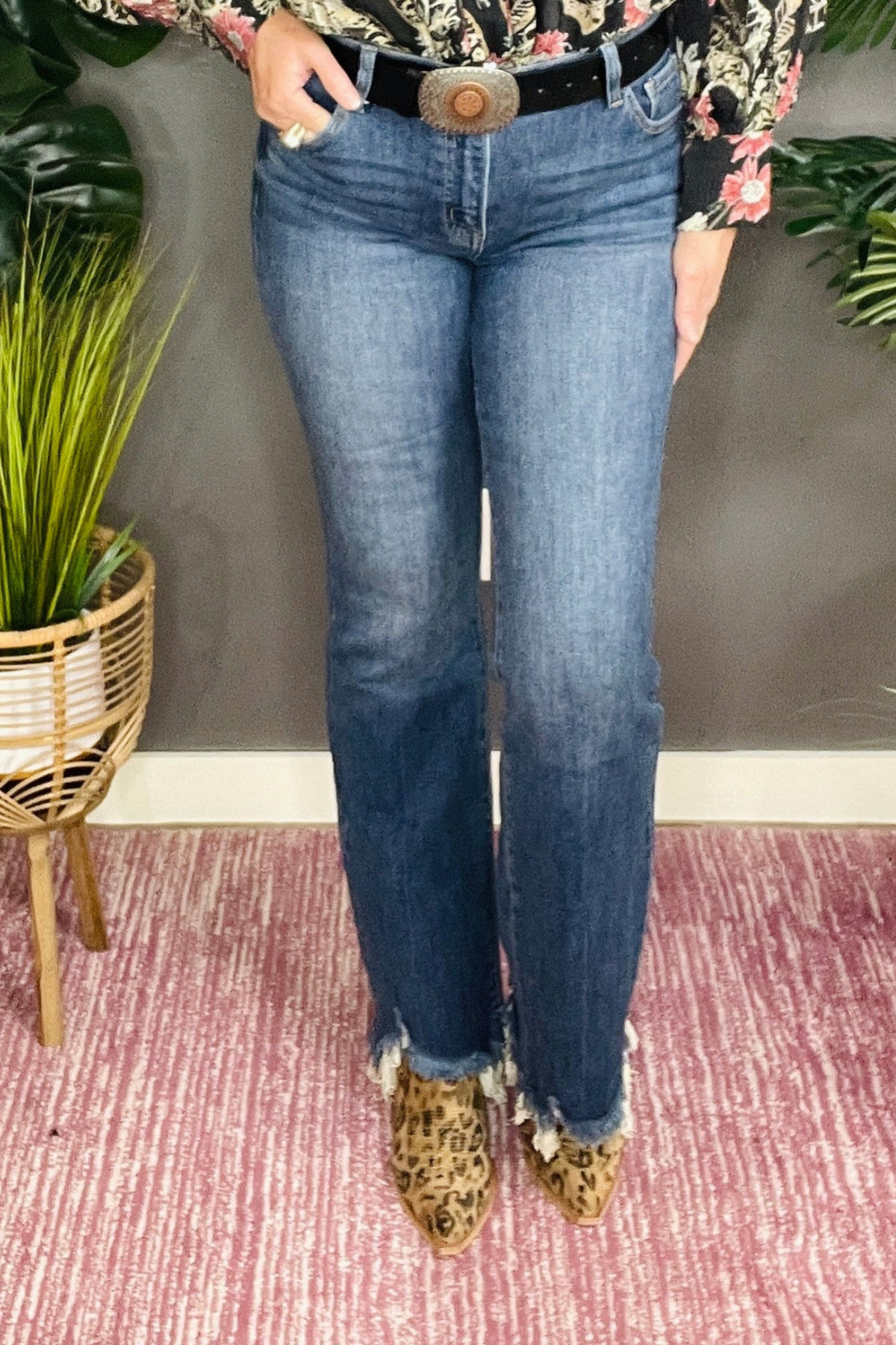 Ella Mid Rise Flare Frayed Hem Jeans - J022DN