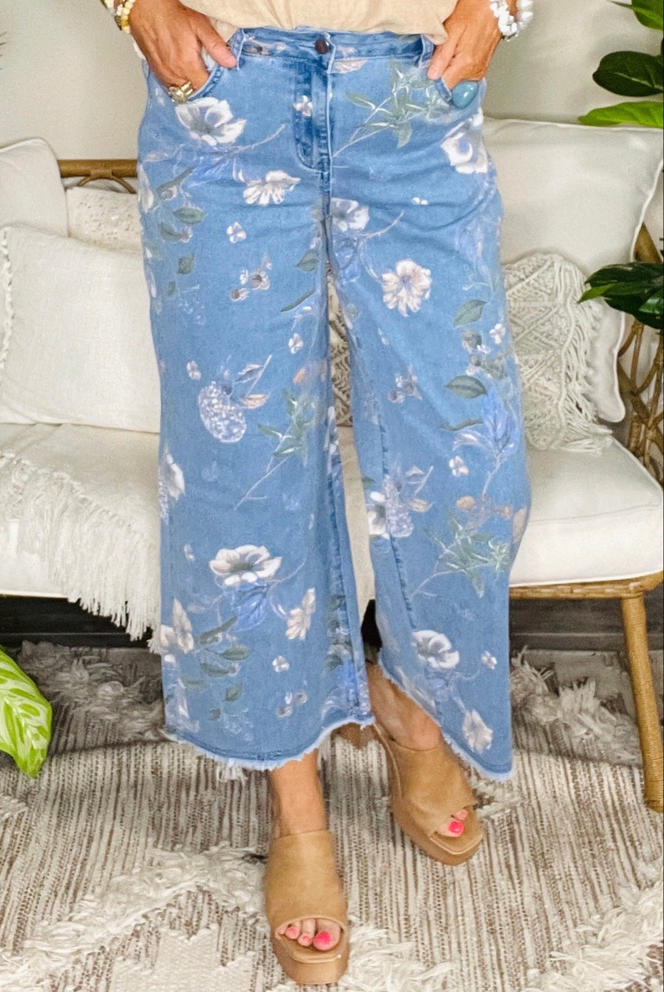 Making Moves Floral Print Frayed Hem Jeans - J088DN