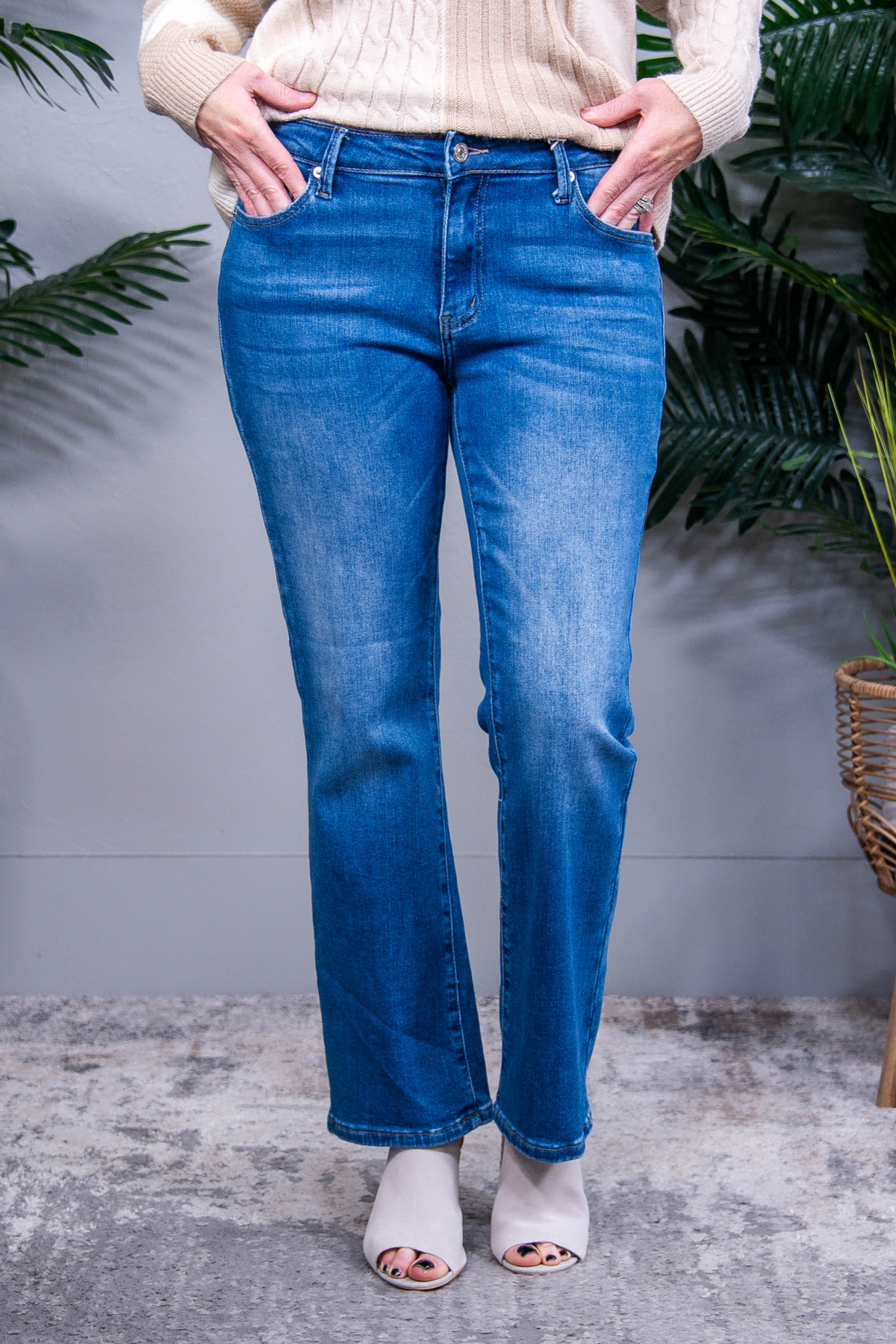 Caroline Mid Rise Ankle Jeans - J062DN