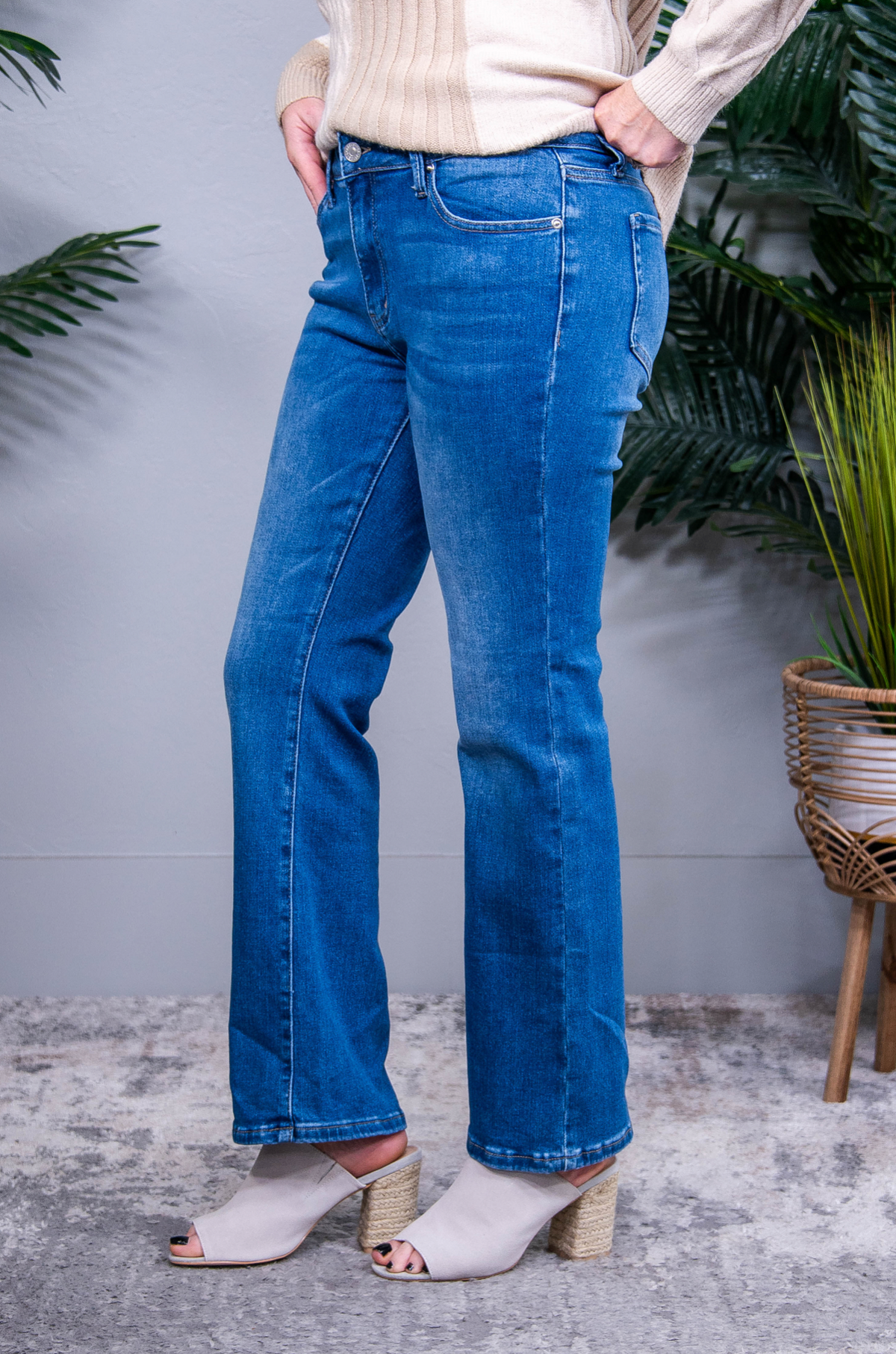 Caroline Mid Rise Ankle Jeans - J062DN