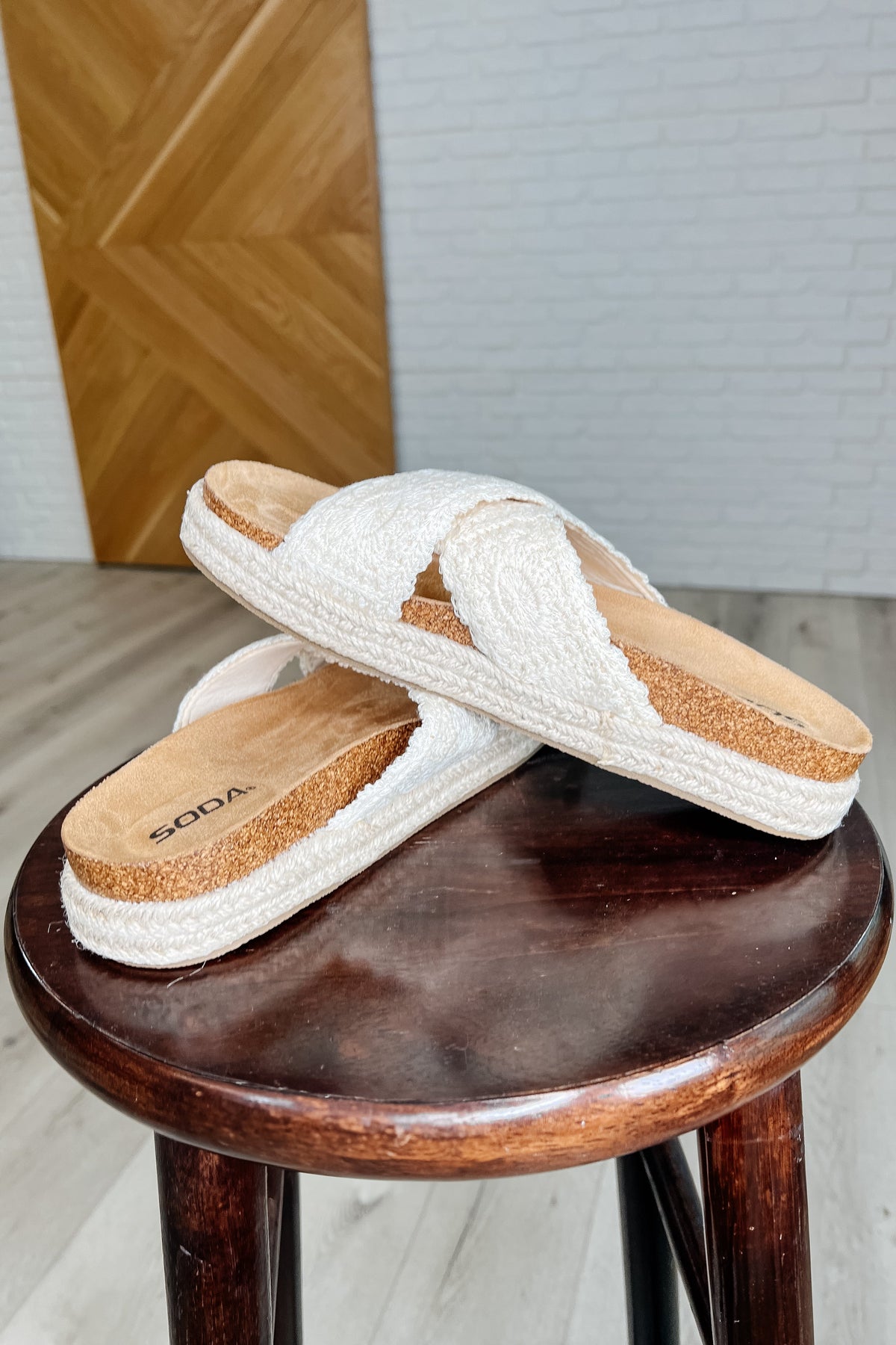 Shoreline Stride Sandals in Sadina Beige