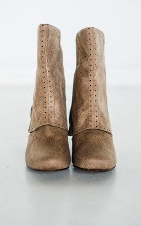 Cowgirl Star Booties in Taupe