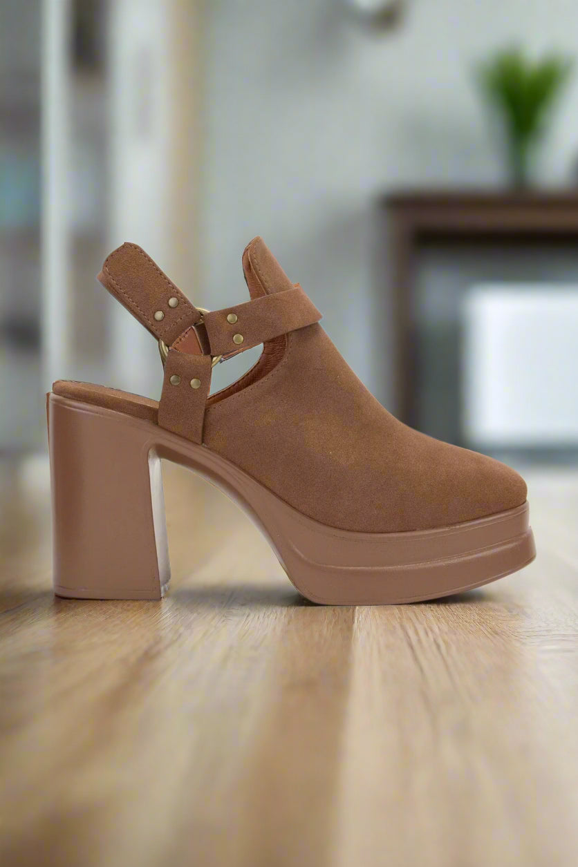 Born To Strut Chestnut Platform ~ SH002CT