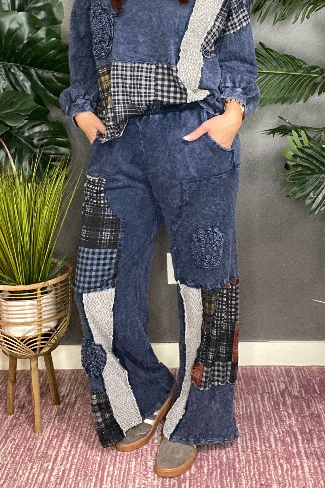 Set The Vibe Navy Plaid Pant - P019NV