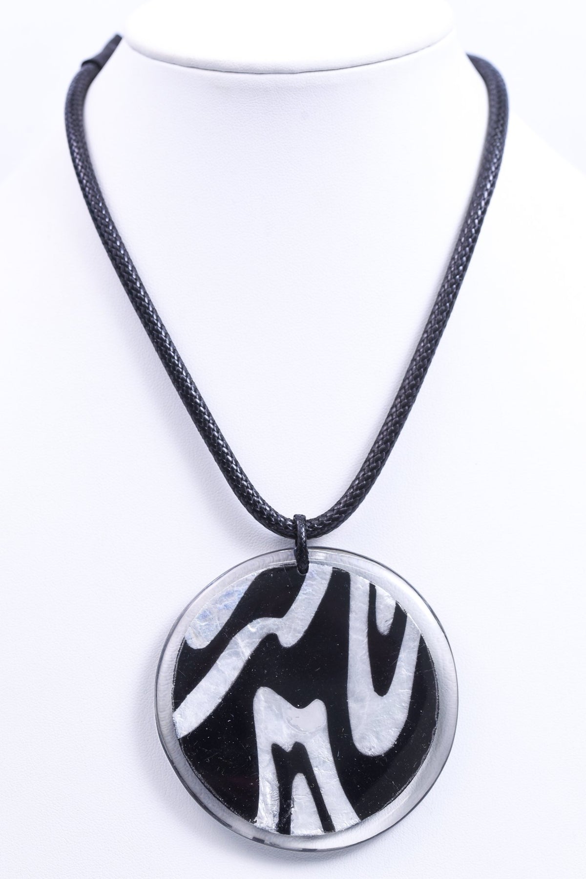 Black/White Pattern Resin Disk Necklace - NEK3754BK