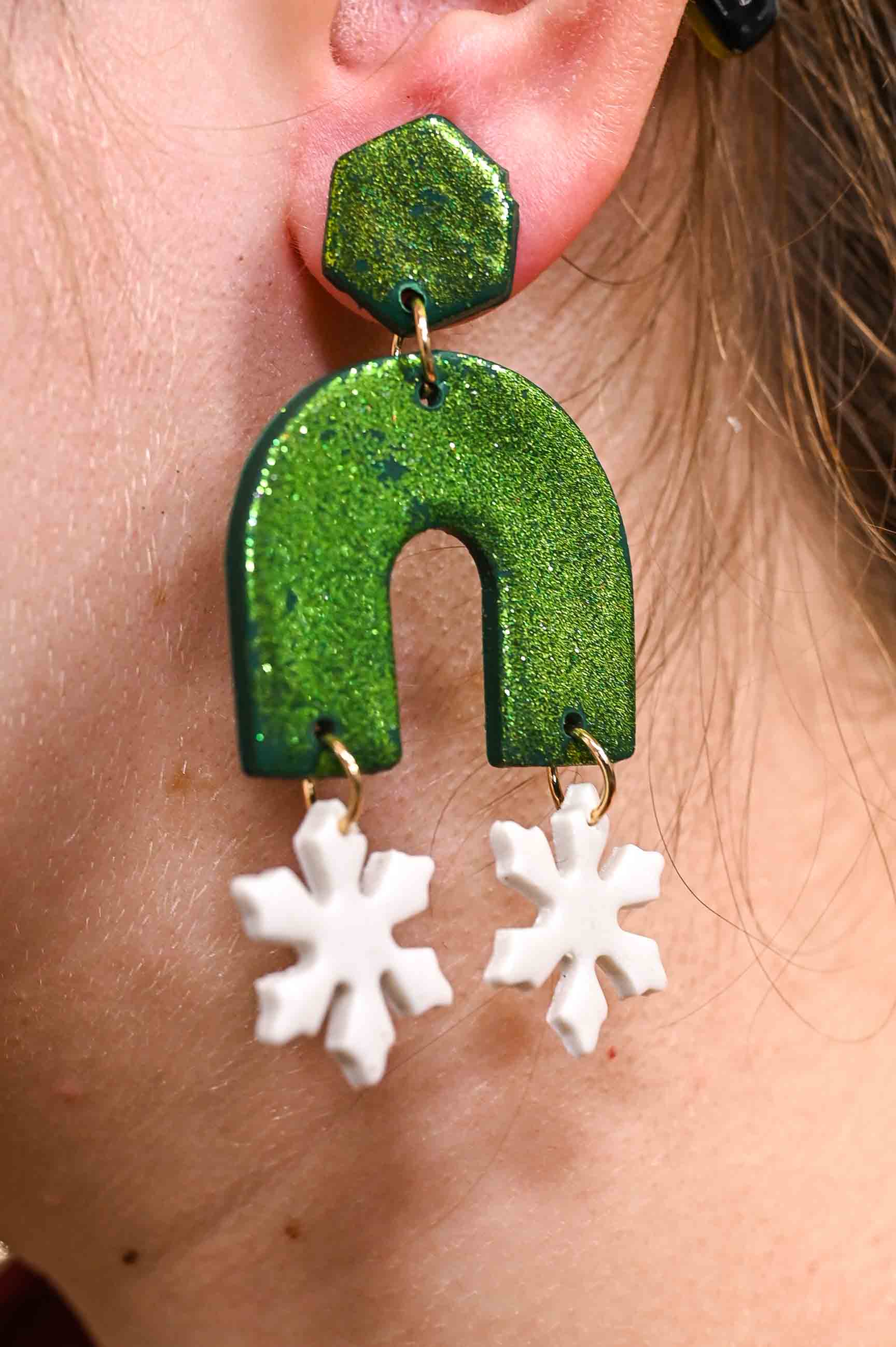 Green Glitter Arch Snowflake Clay Earrings - EAR3972GN