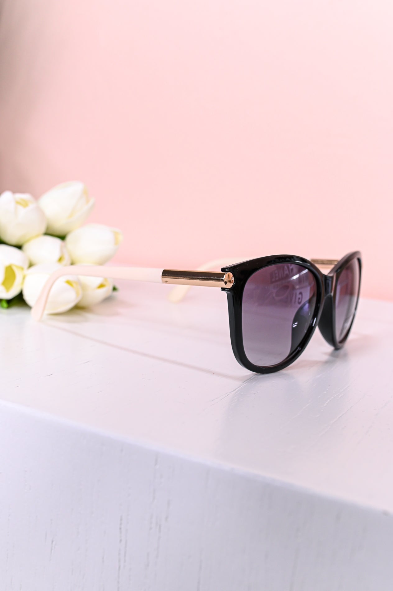 Black/White Oversized Cateye Lens Sunglasses - SGL330BK
