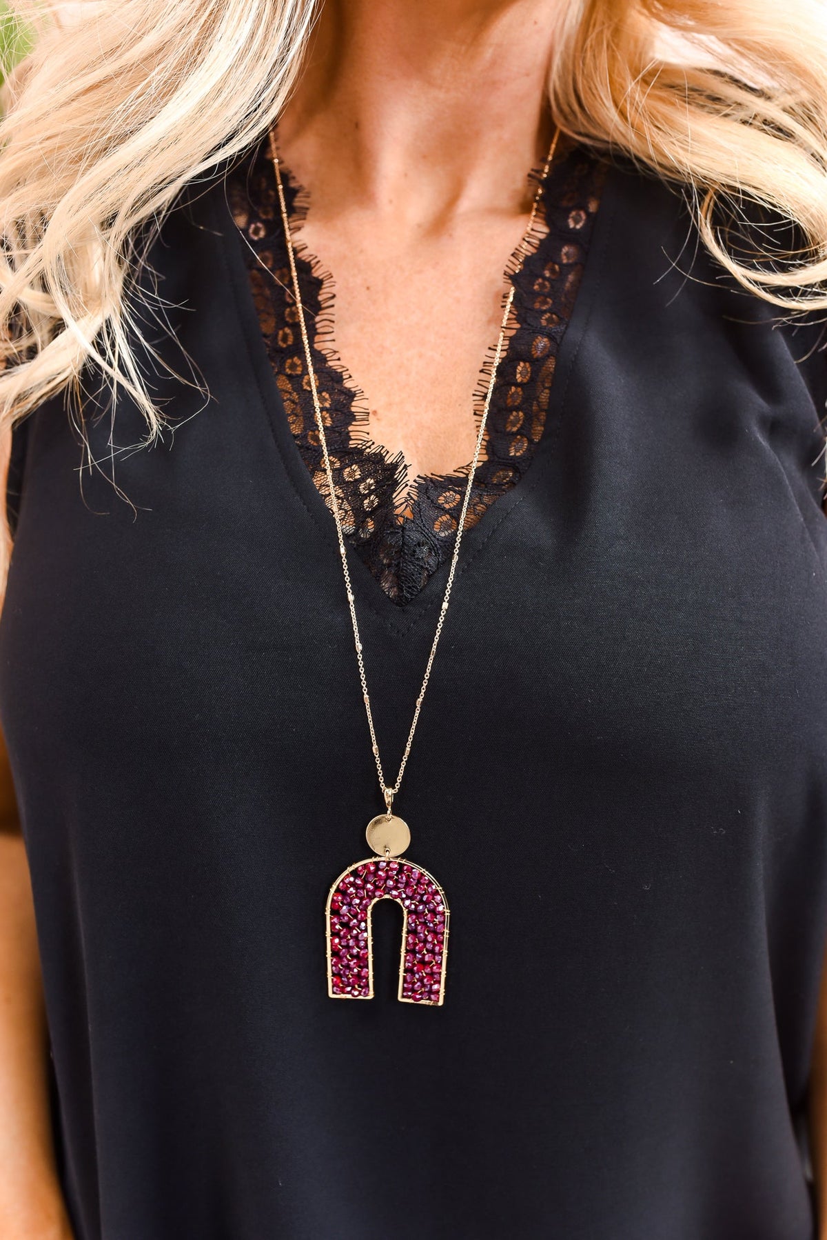 Wine Arch Beaded Pendant Necklace - NEK4117WN